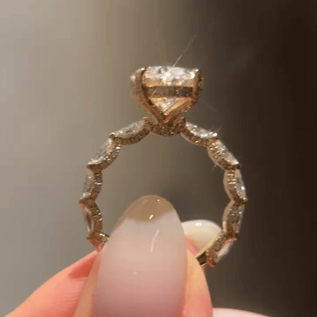 🔥90% OFF Flash Sale:The Radiant Oval: Golden Vine Moissanite Ring