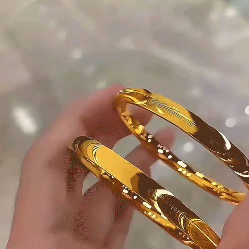 🔥90% OFF Flash Sale:The Timeless Texture: Classic Ribbed Bangle Bracelet